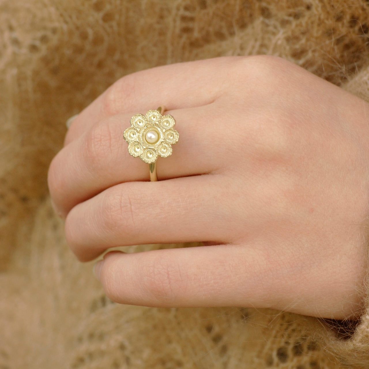 Gouden ring zeeuwse knoop met parel