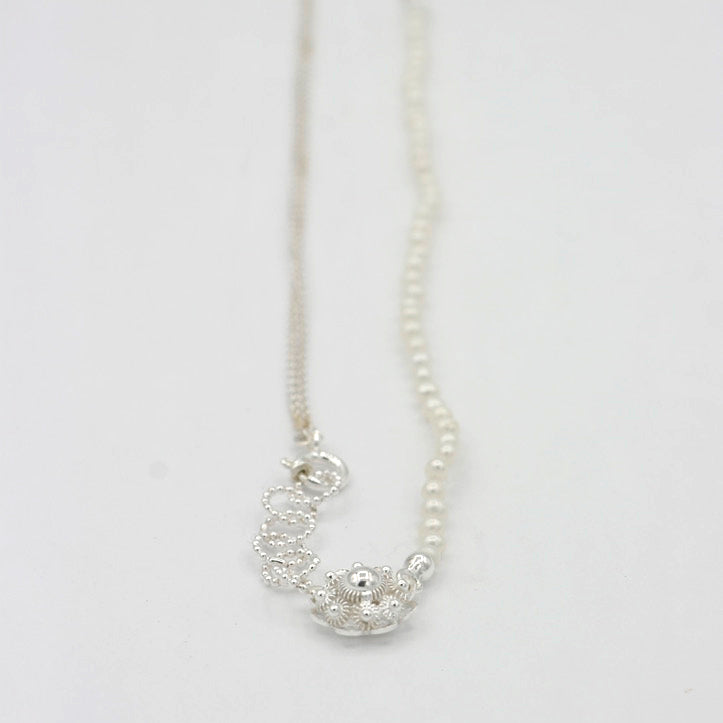 Pearl necklace Zeeland button in silver and white pearls