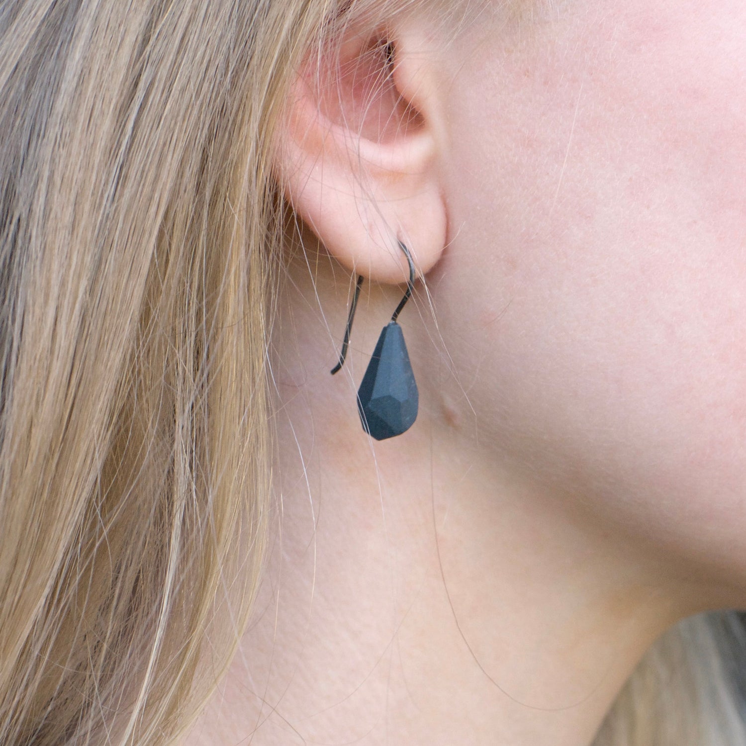 zwarte pegeloorbellen-Hester Zagt