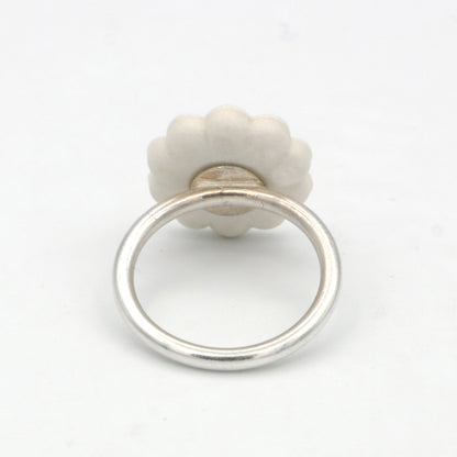 Dutch button ring