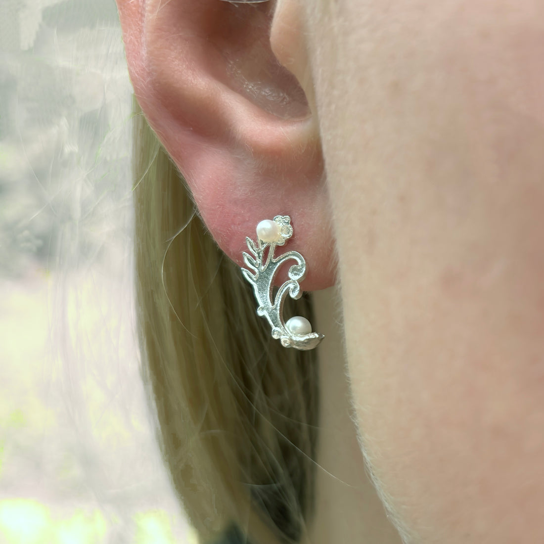 Girl with the pearl earring, silver, pearl and gray-blue enamel