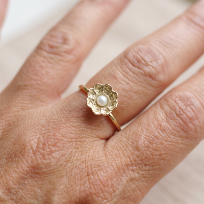 zeeuwse-knoop-ring-goud-met witte parel- Hester Zagt